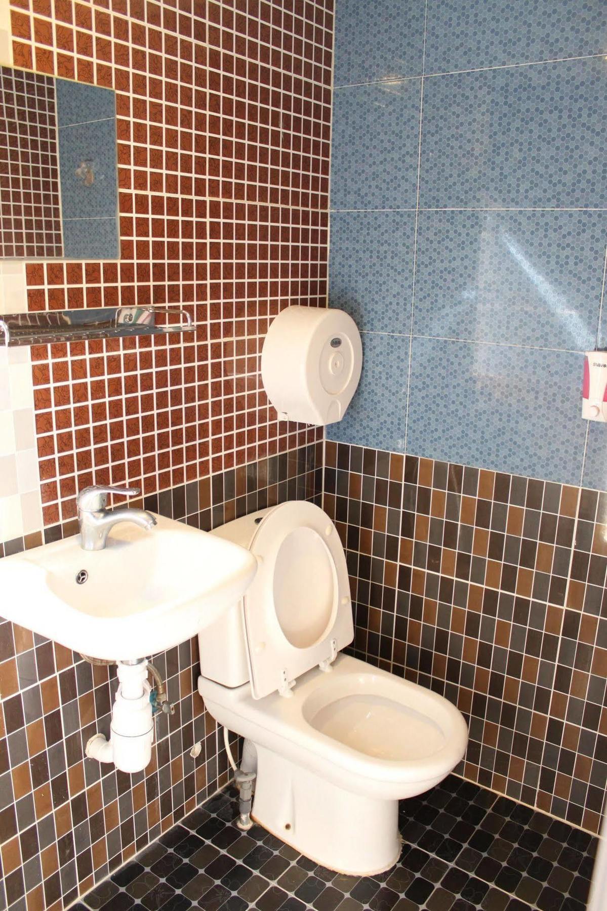 Hong Kong Hostel *