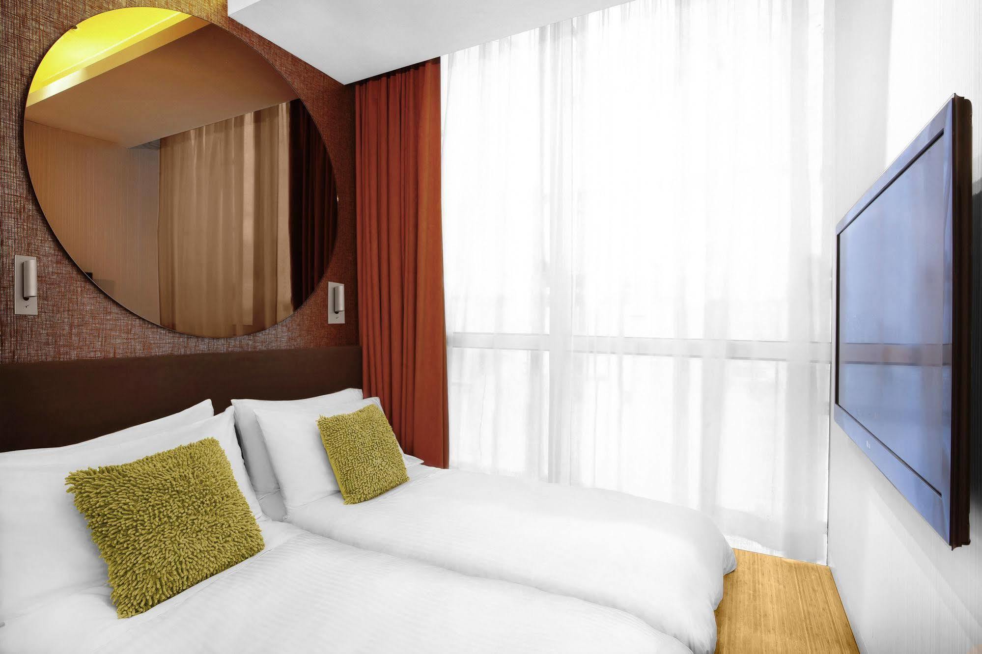 Hotel Dash Living On Queen's