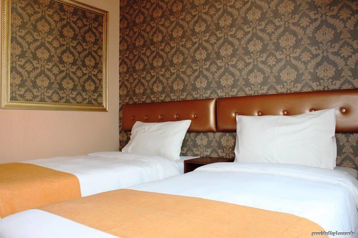 Best Western Causeway Bay 4*