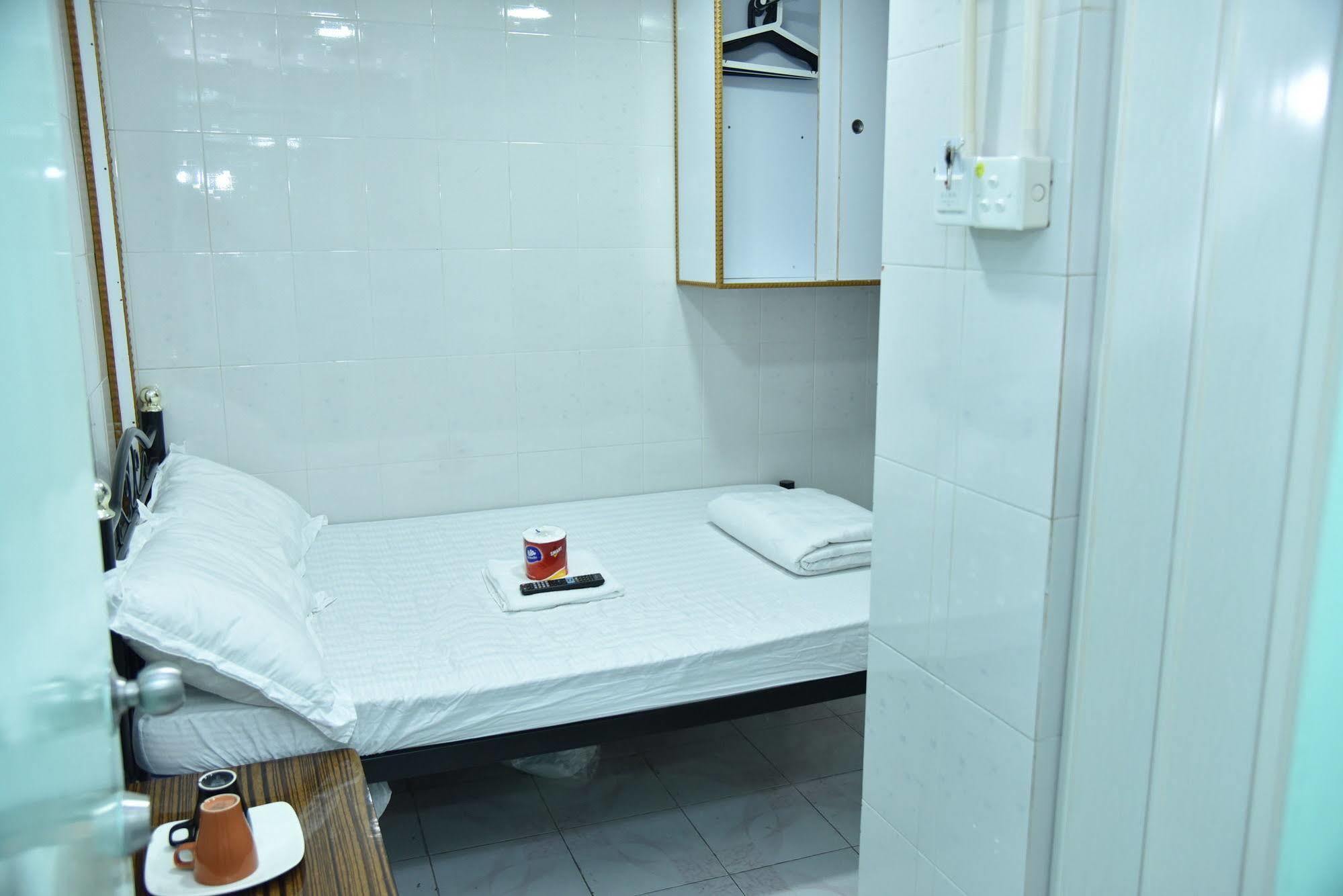 London Hotel *
