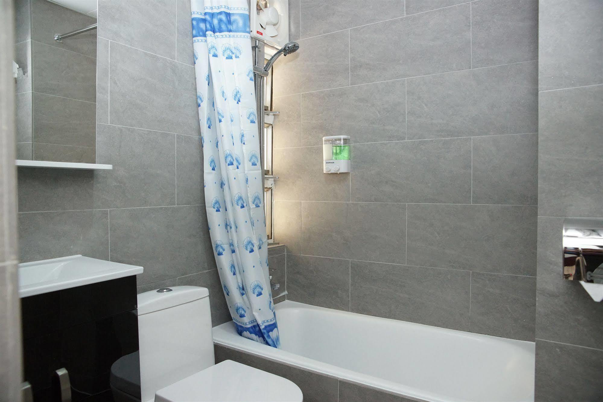 Alohas Hostel *
