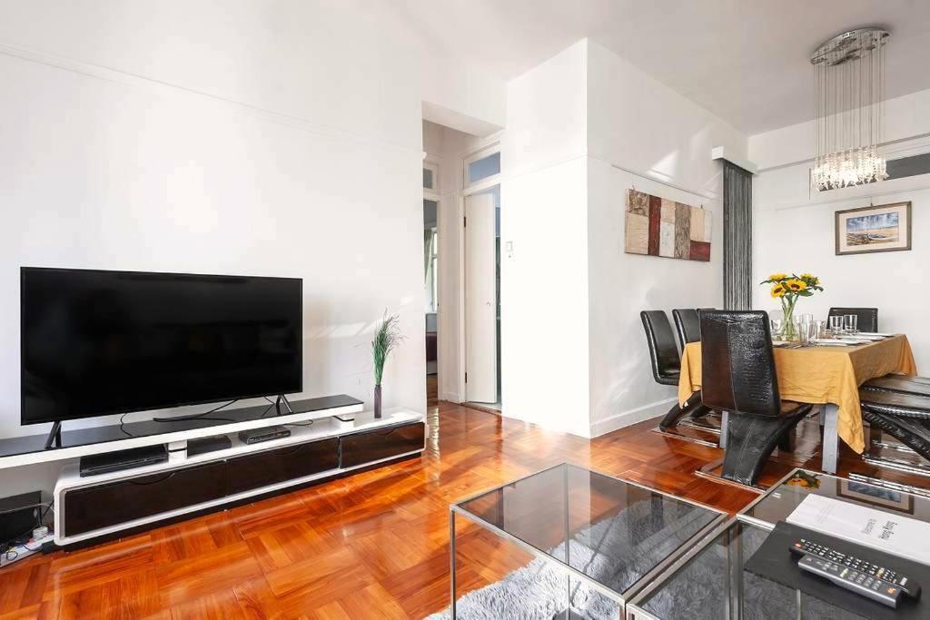 The Gallery 3 Bedroom 2 Bathroom Apt Hong Kong