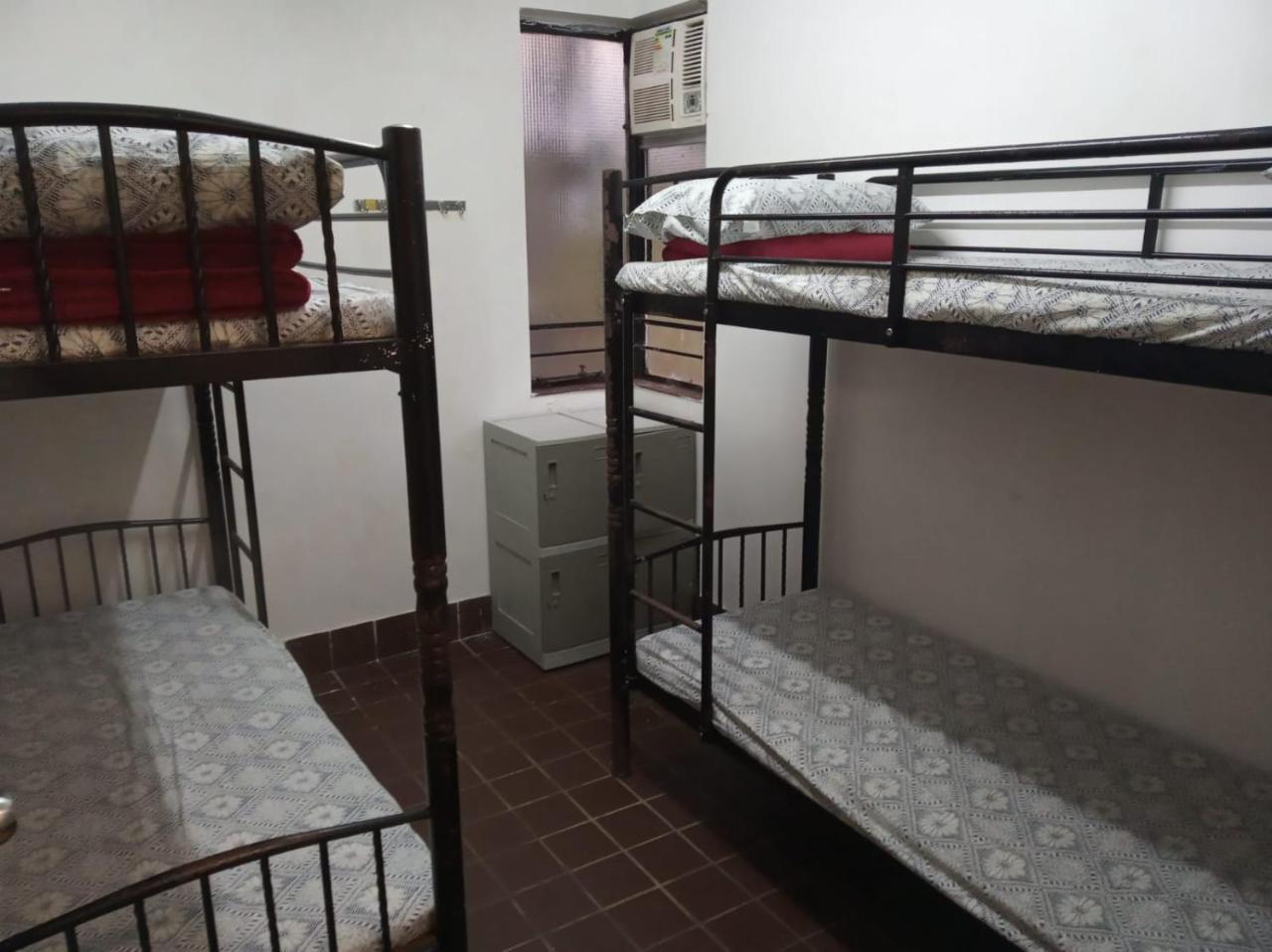 Yha Sze Lok Yuen * Hong Kong