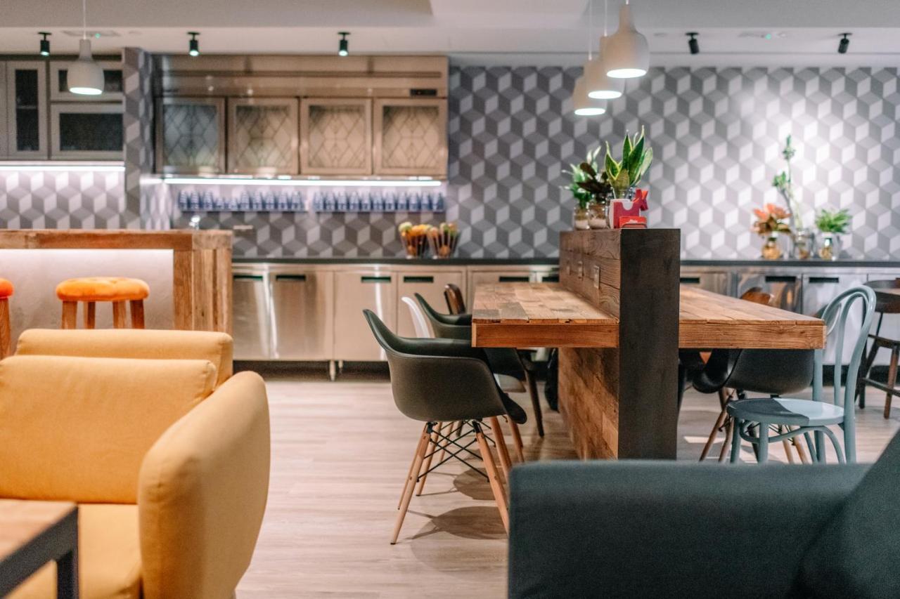 Hostel Mojo Nomad - Community Hong Kong