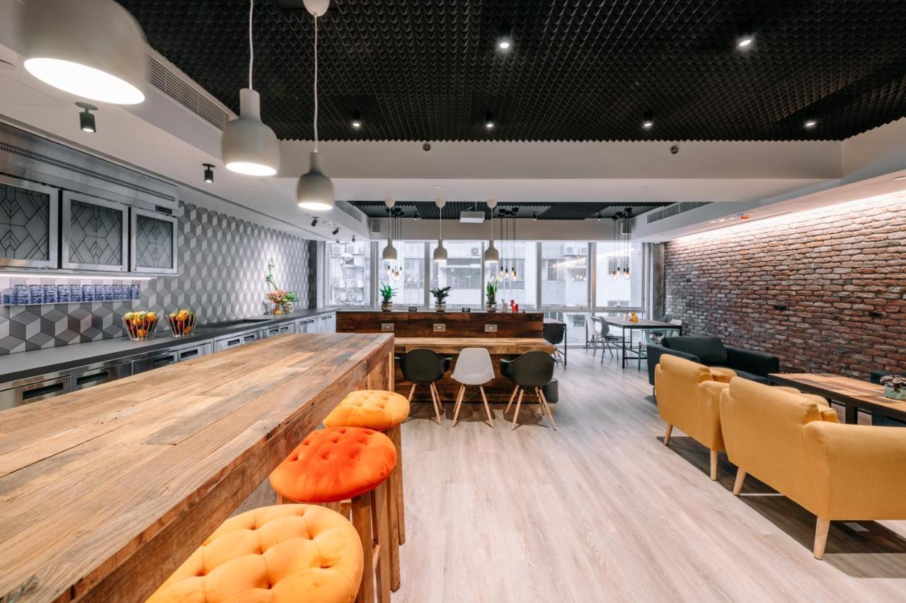 Mojo Nomad - Community Hostel