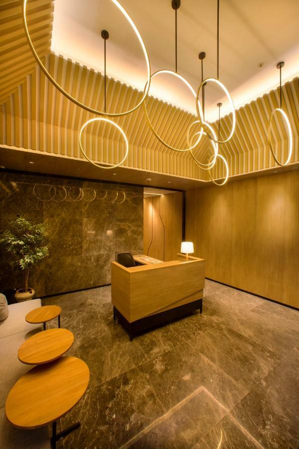 Cm+ And Serviced 4* Hong Kong