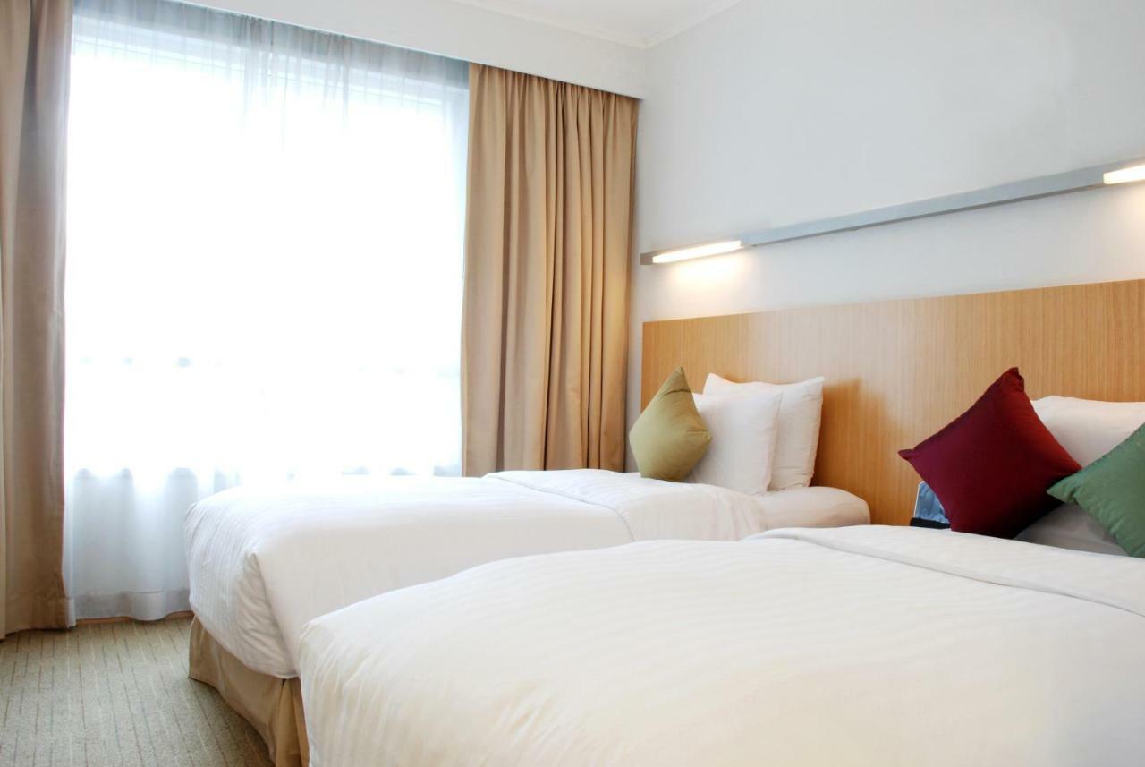 Novotel Century Hotel 4*