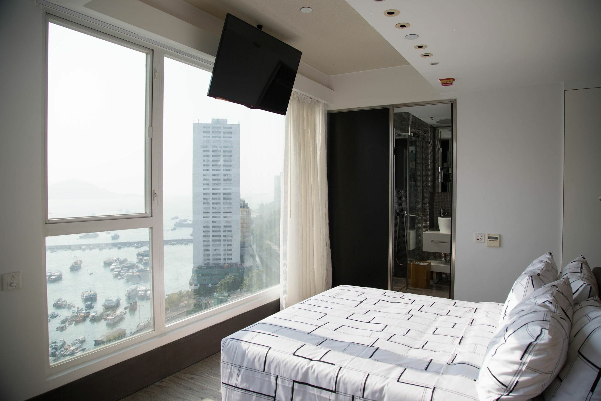 The Aberdeen Harbour By Ovolo