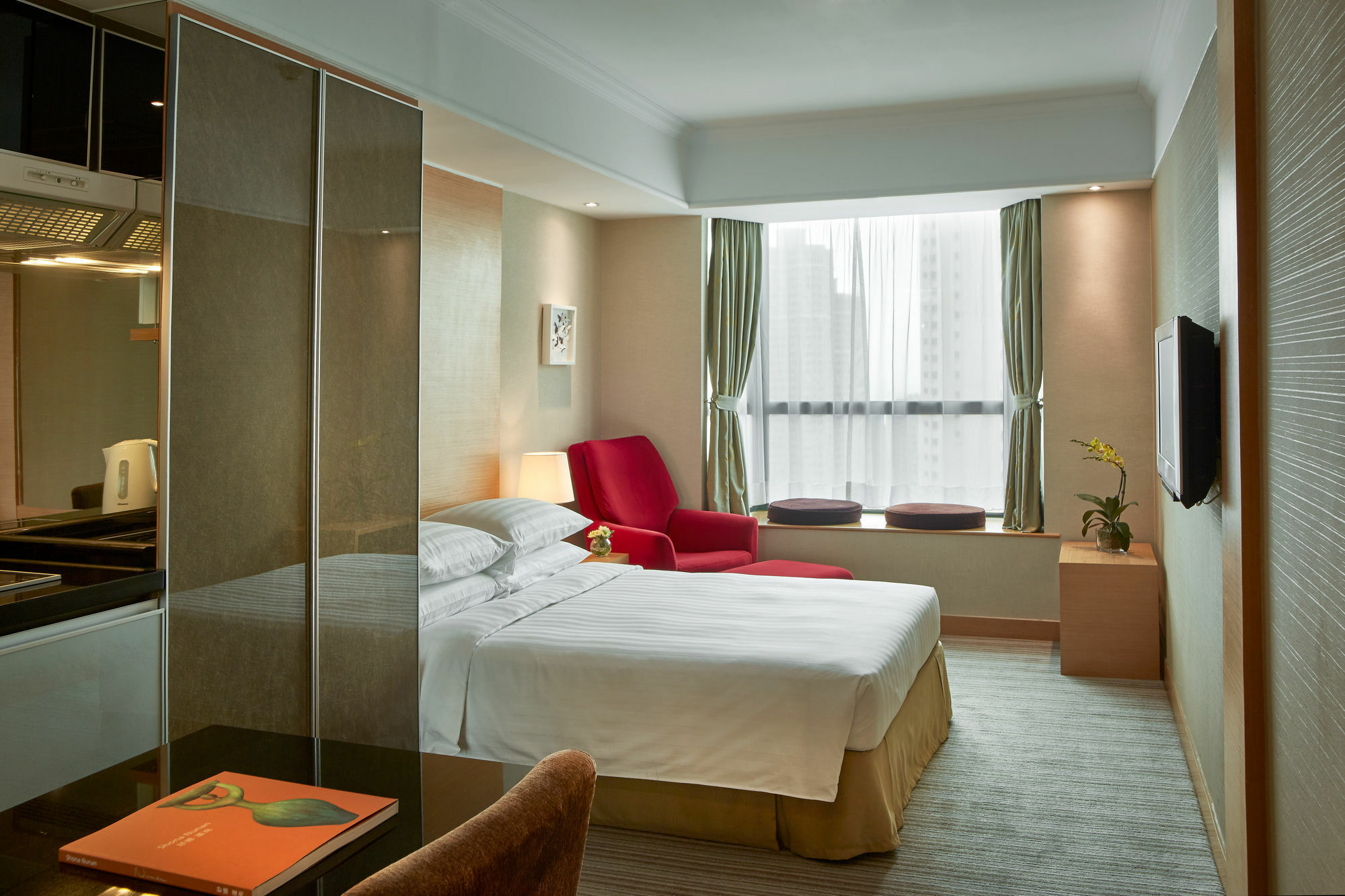 Two Macdonnell Road Aparthotel 4*
