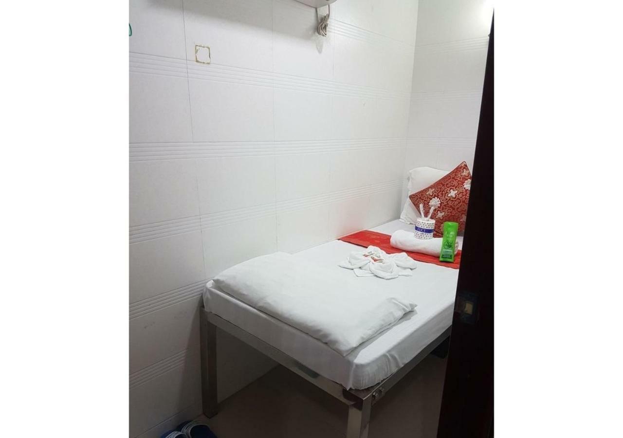 Manila * Hong Kong