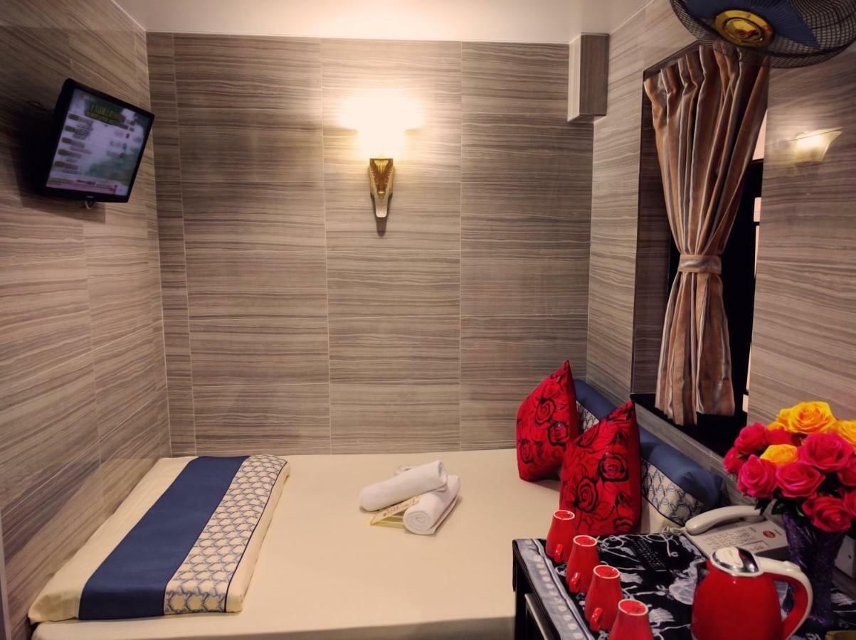 Guest house 16 Paris Block E Reception 10th Floor Hong Kong