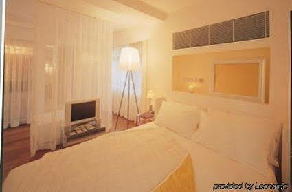J By Yoo Hotel Hong Kong