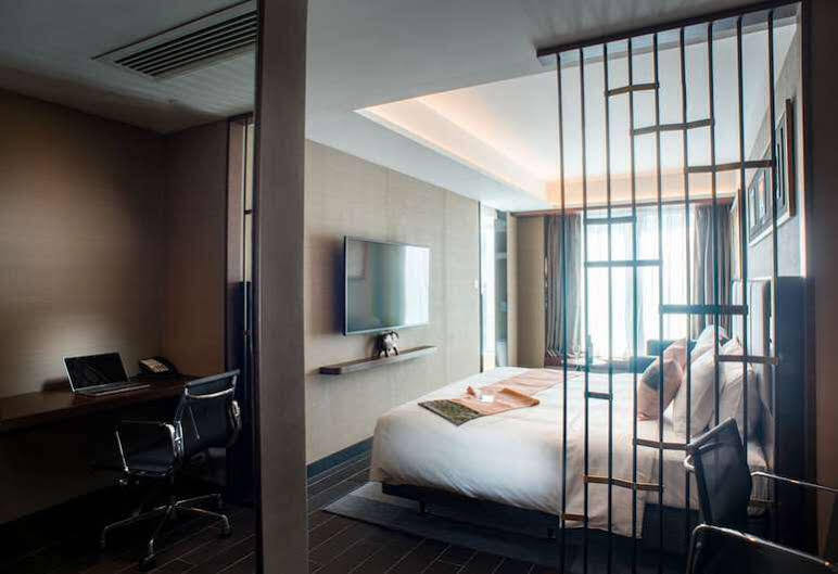 Hotel Soravit On Granville 4*