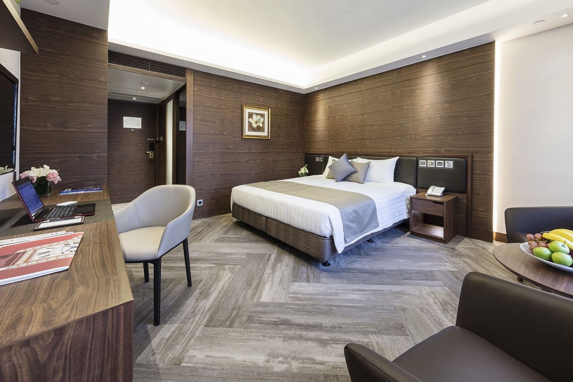 Gloucester Luk Kwok 4*