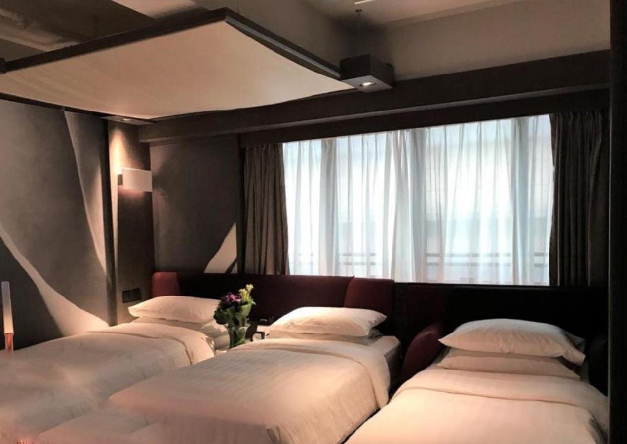 Premium Lounge *