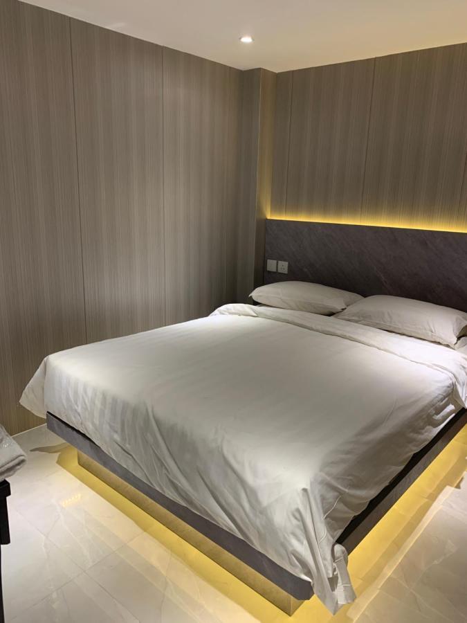 J Hong Kong