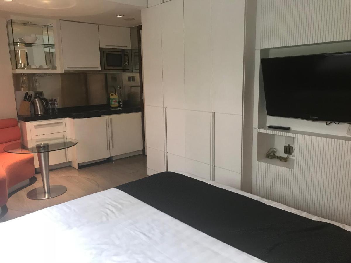 Queen's 100 Aparthotel