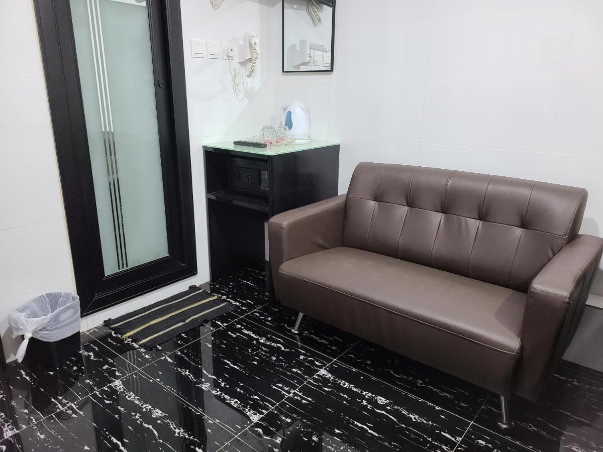 16 Paris Block E Reception 10th Floor Guest house *
