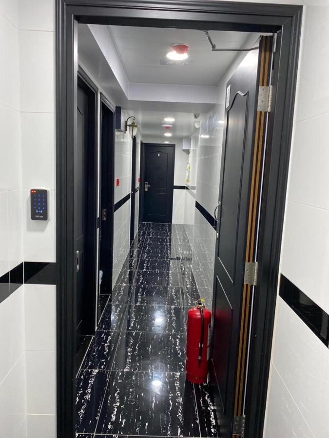 Budget Block D 10th Floor * Hong Kong