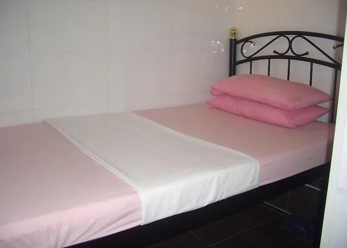 Maple Leaf Guest House