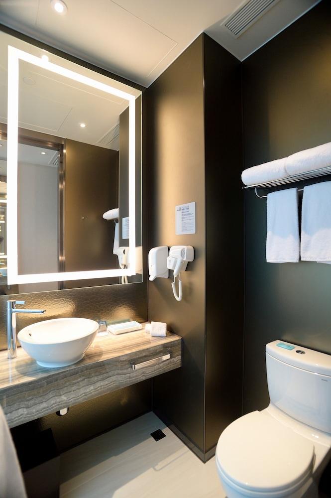 Hotel Express Kowloon Cbd2 By Ihg Hong Kong