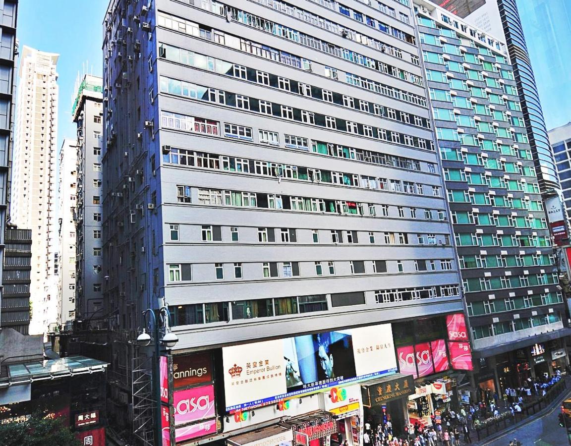 Crystal Wisma tamu