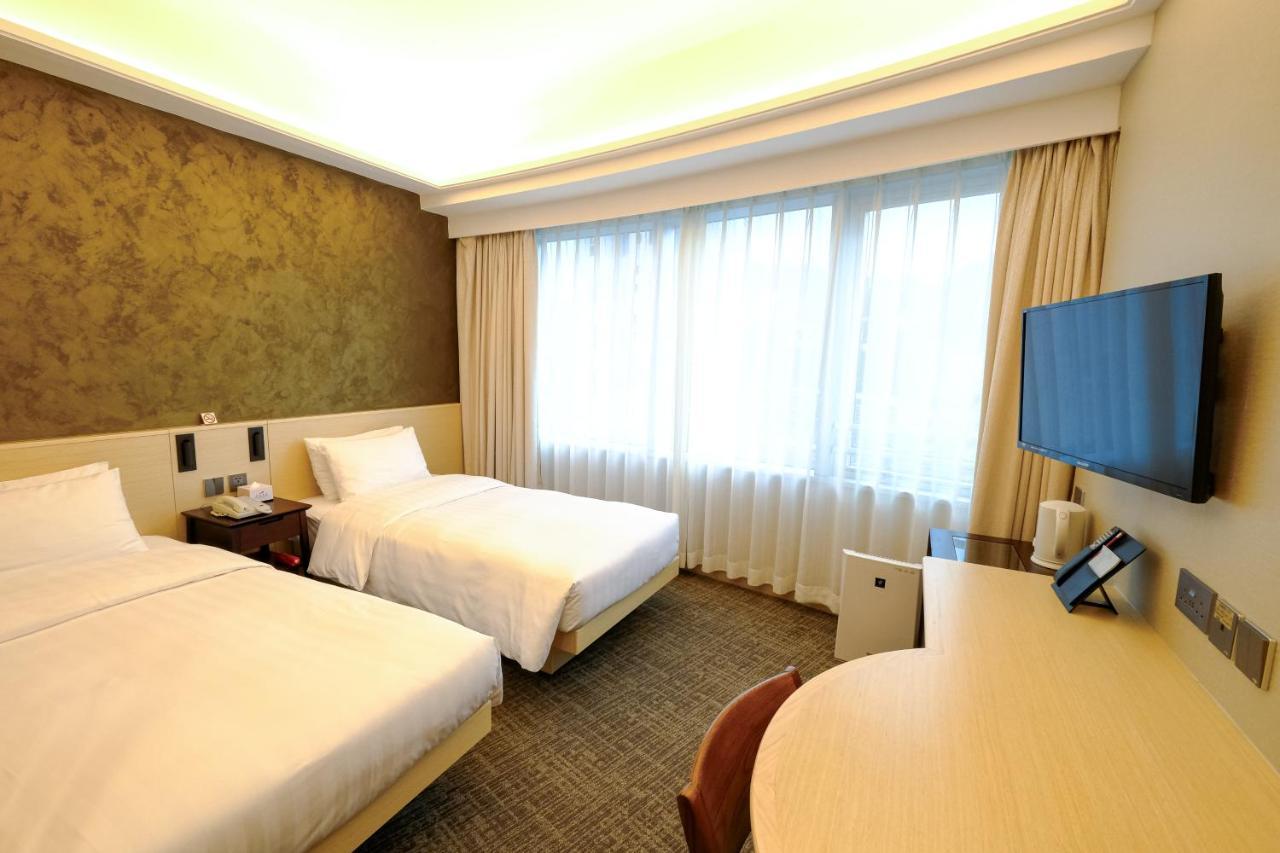 South Pacific 4*