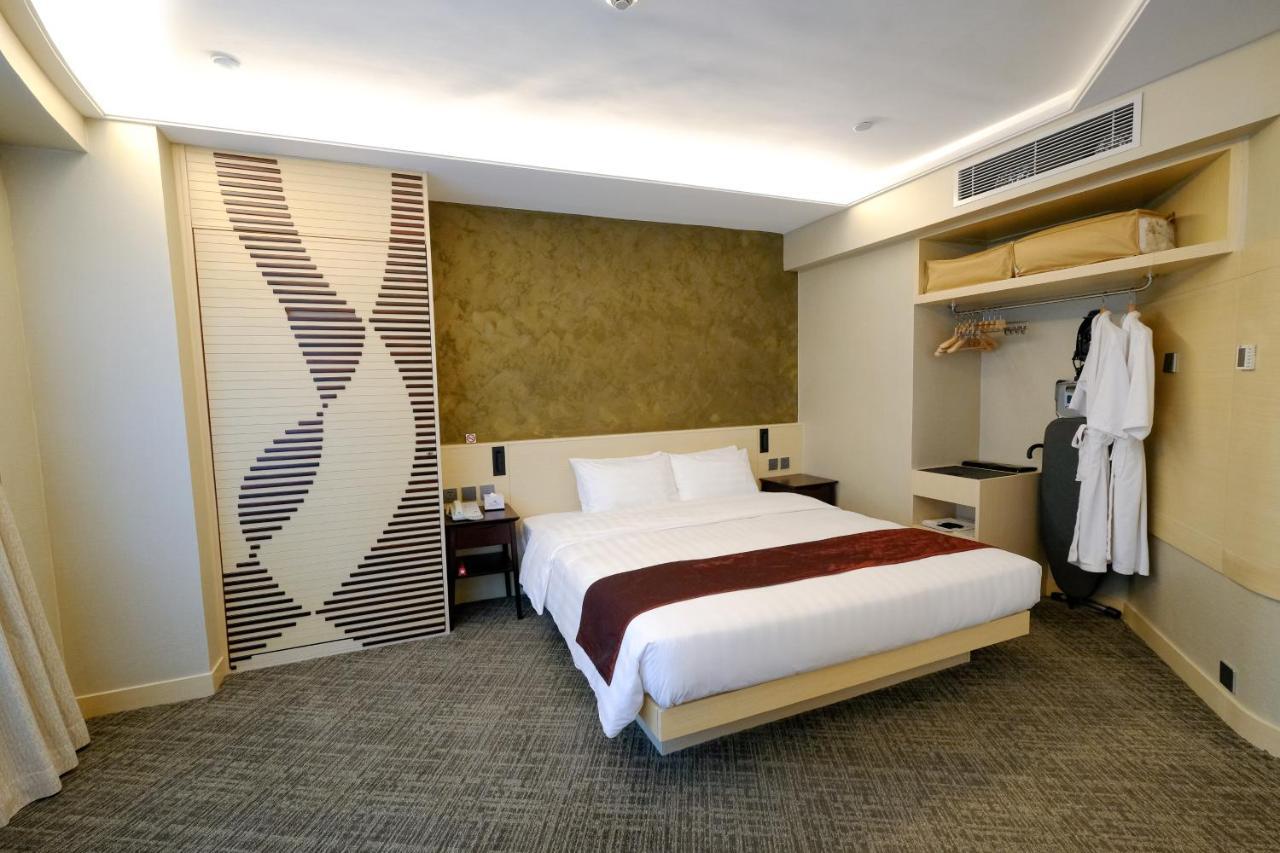 South Pacific Hotel