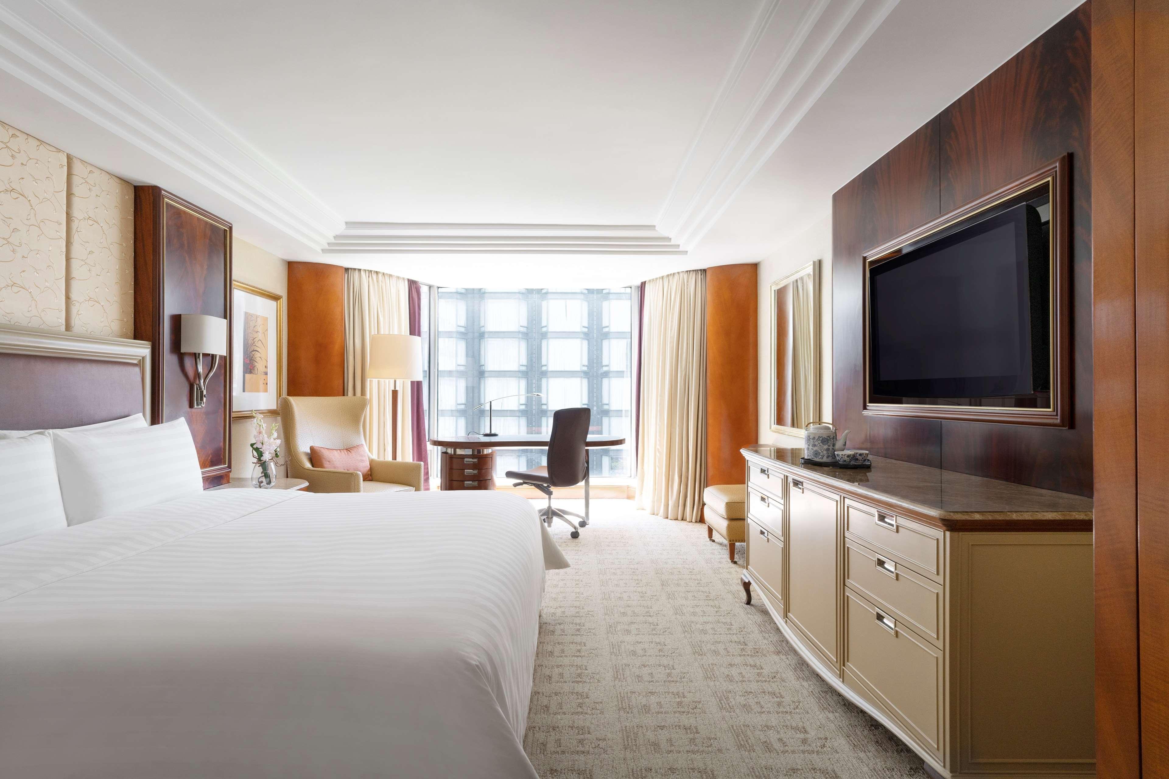 Kowloon Shangri-la, Hotel