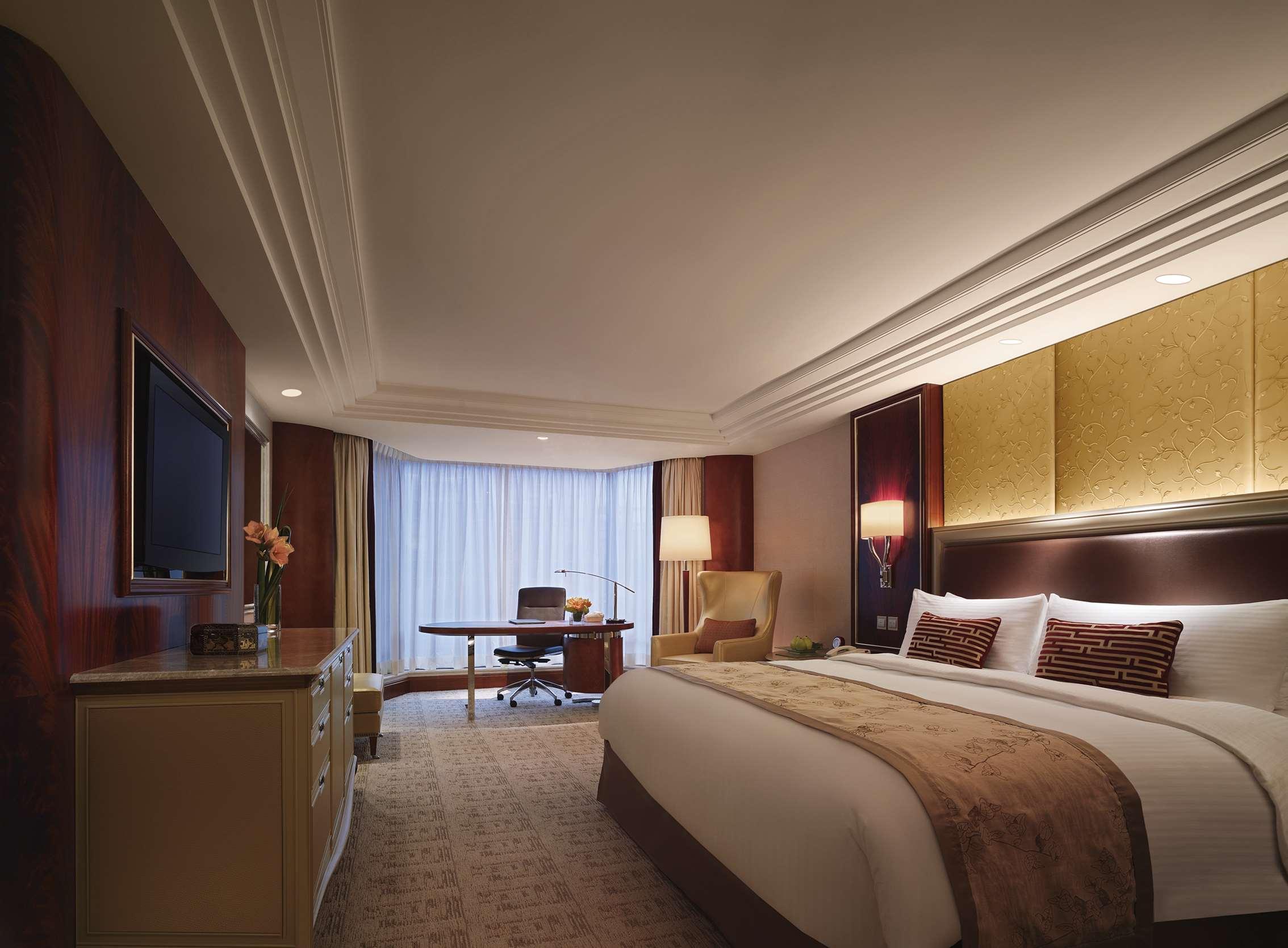 Kowloon Shangri-la, Hotel 5*