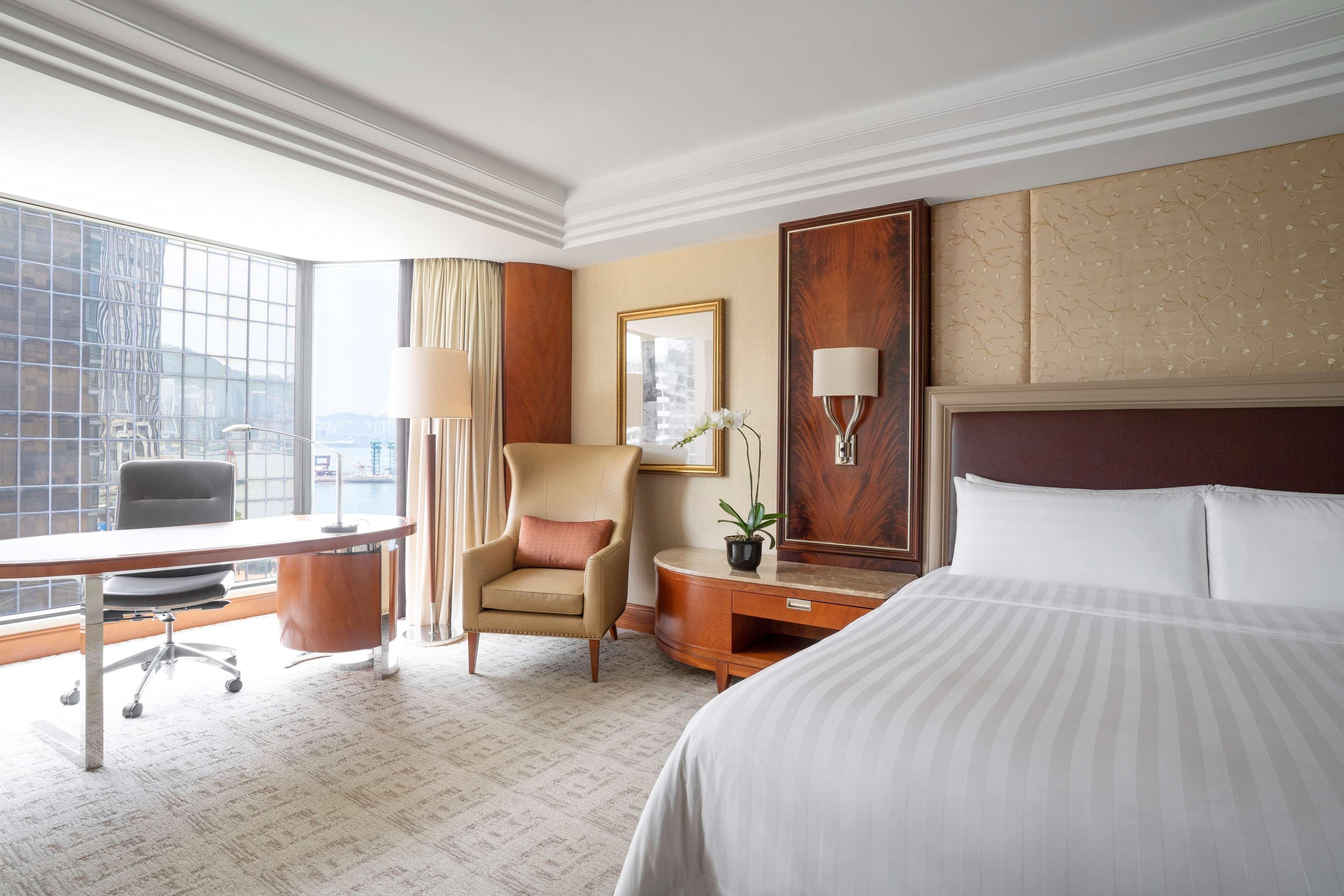 Hotel Kowloon Shangri-la, 5*