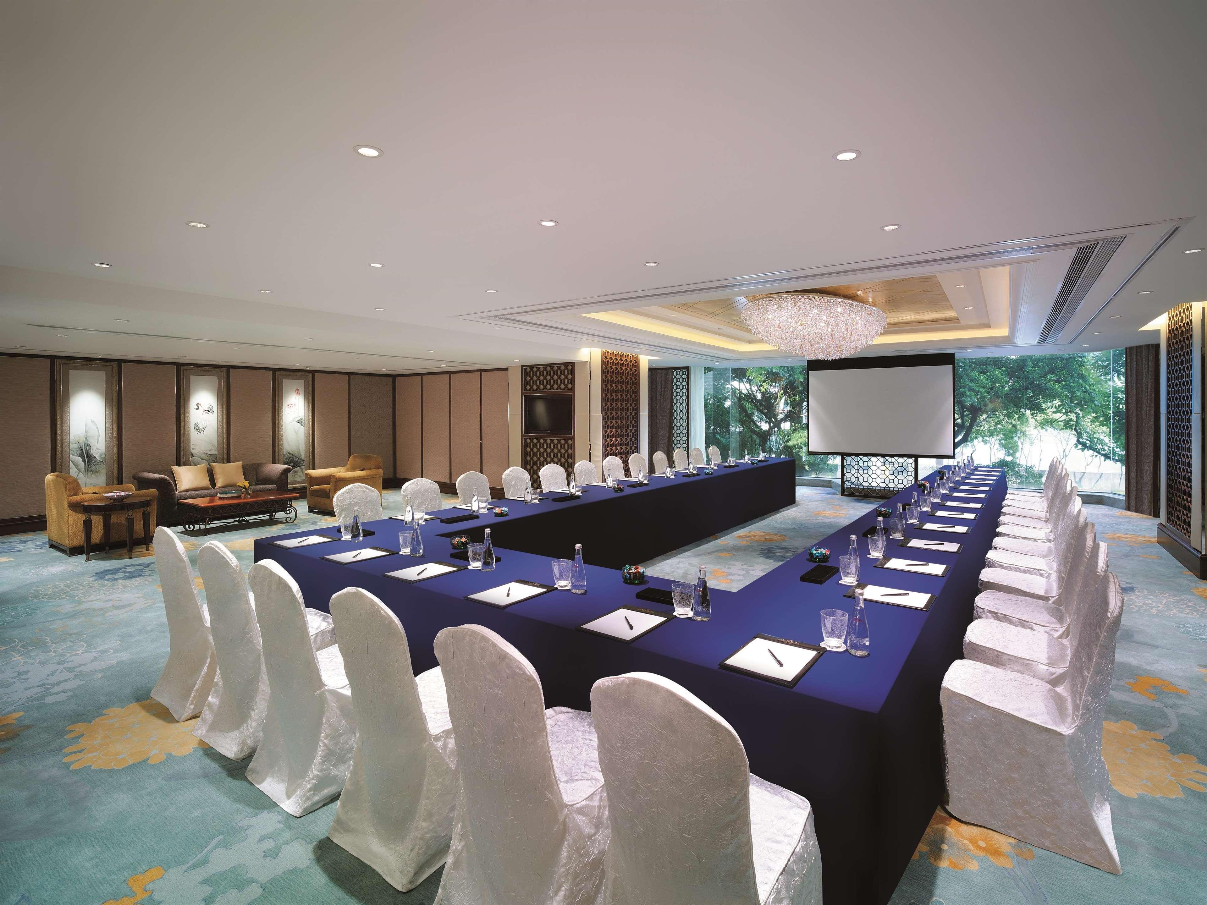 Kowloon Shangri-la, Hotel