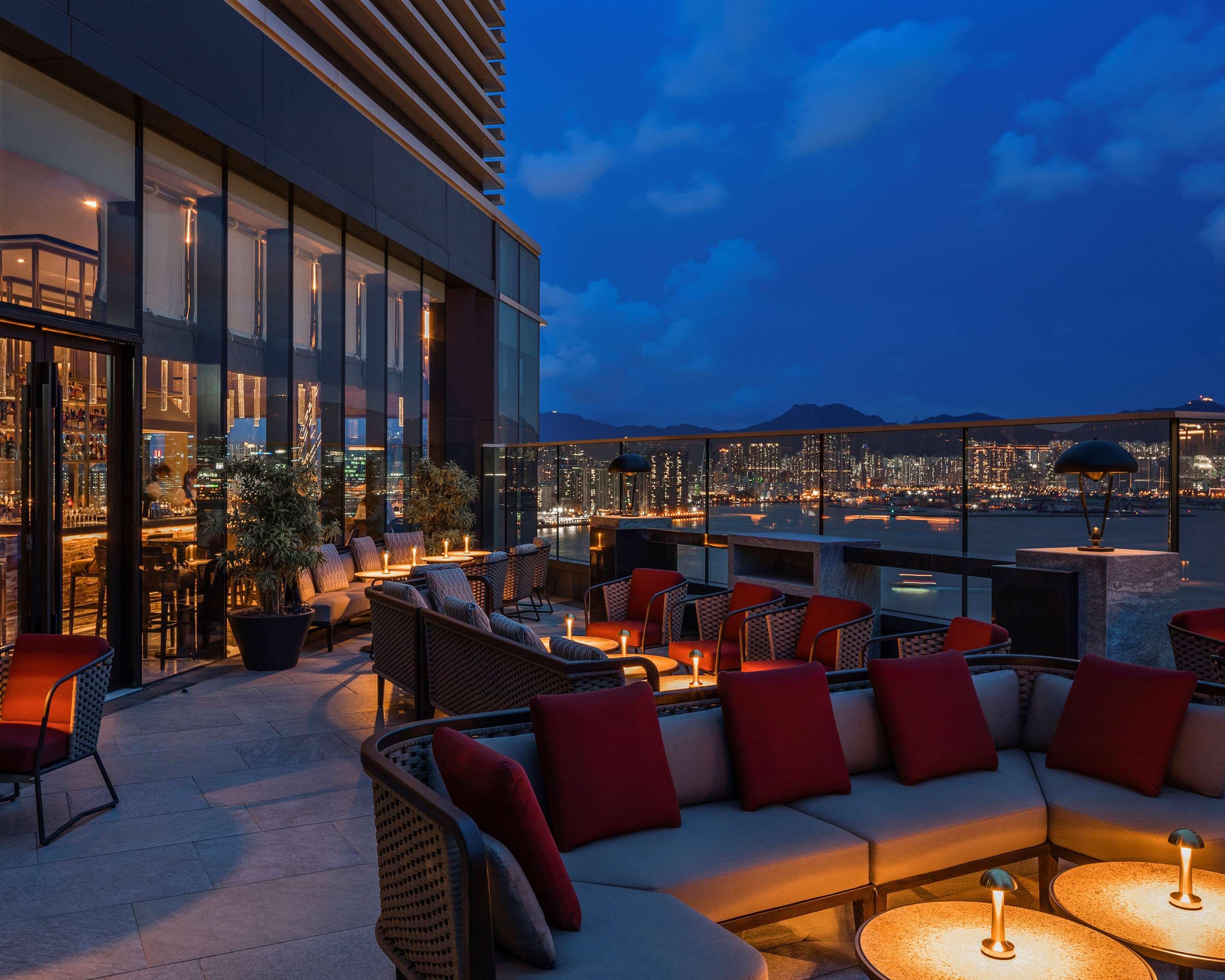 Hyatt Centric Victoria Harbour 4*
