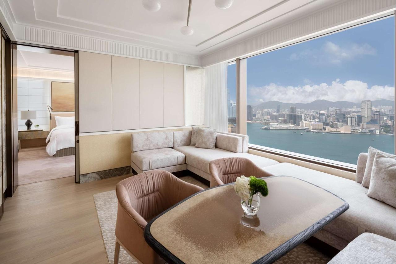 Island Shangri-la, Hotel 5*