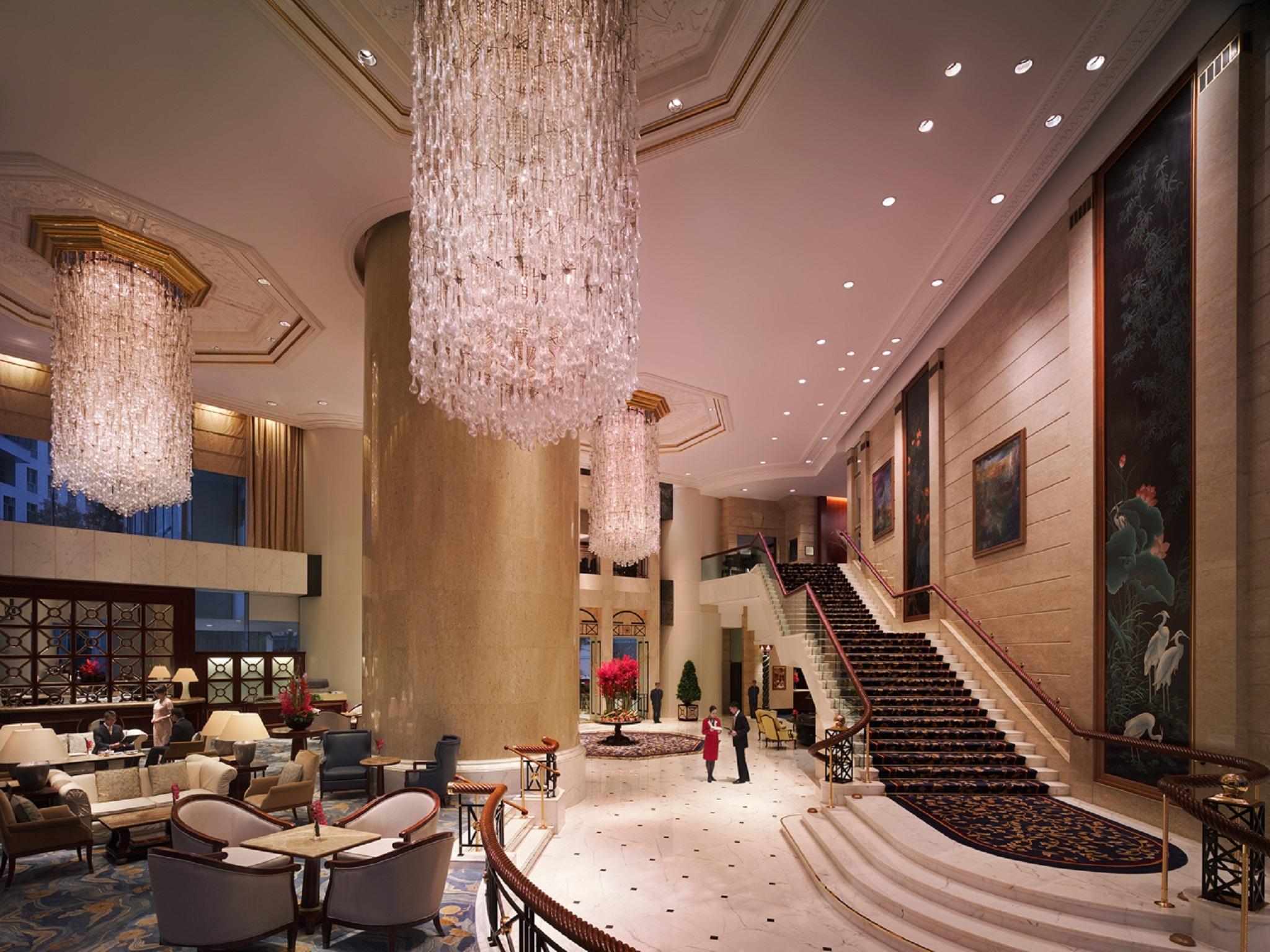 Island Shangri-la, Hotel 5*