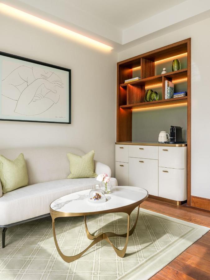 Hotel Lanson Place Causeway Bay, 5*