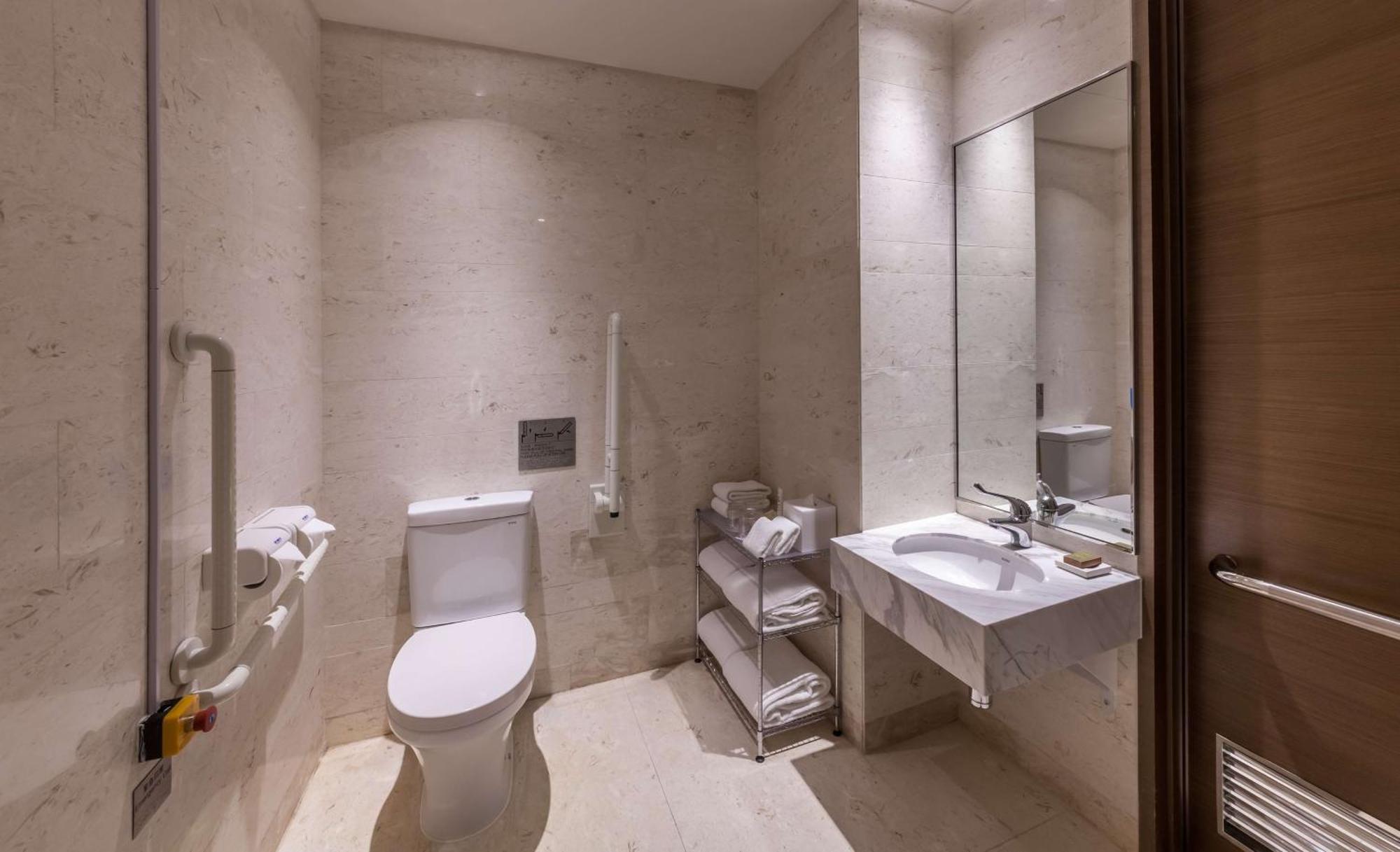 Hilton Garden Mongkok Hotel 3*