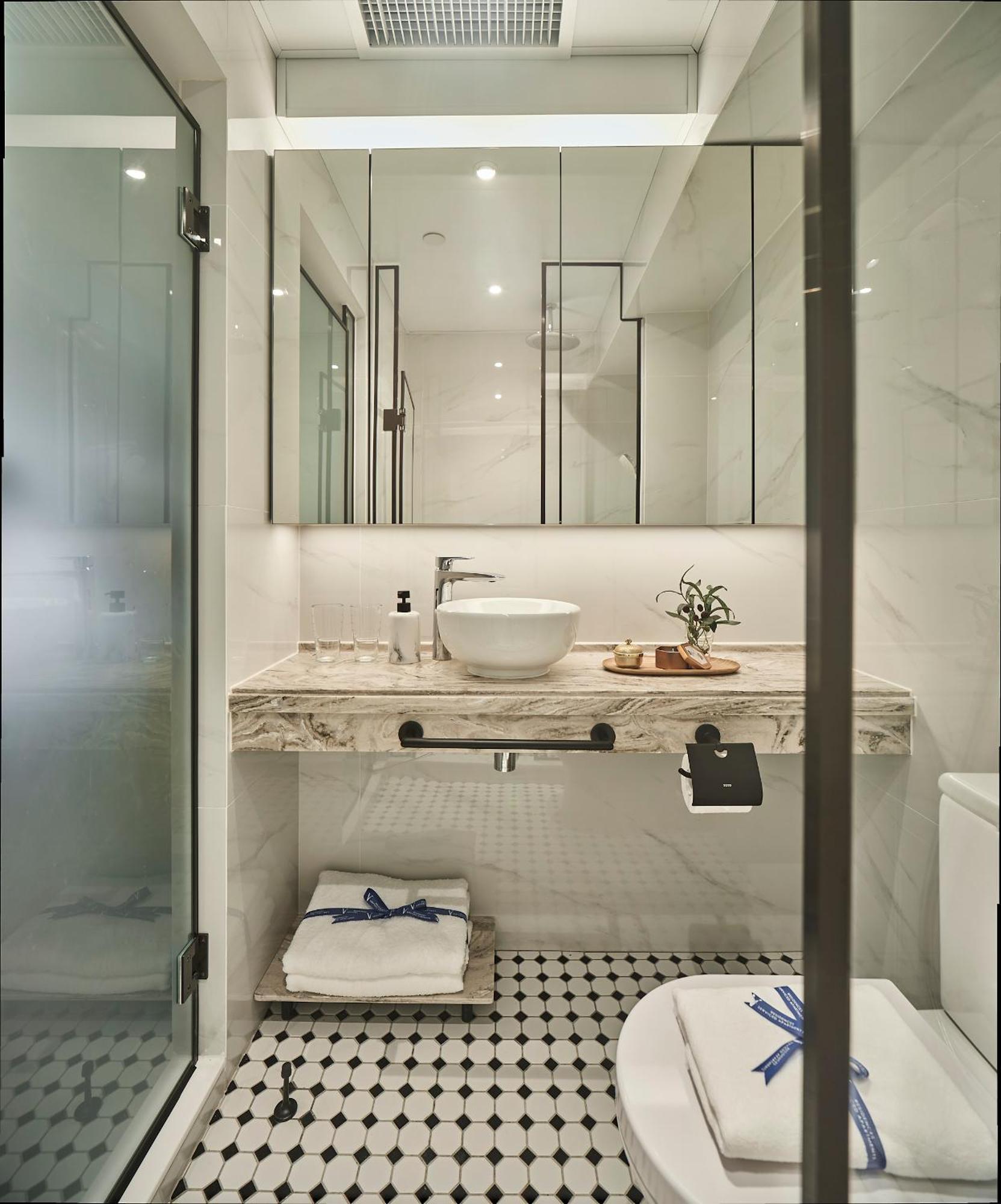 V Causeway Bay Aparthotel 4*