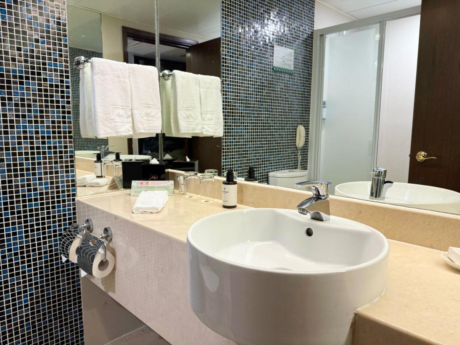 Metropark Kowloon 4*