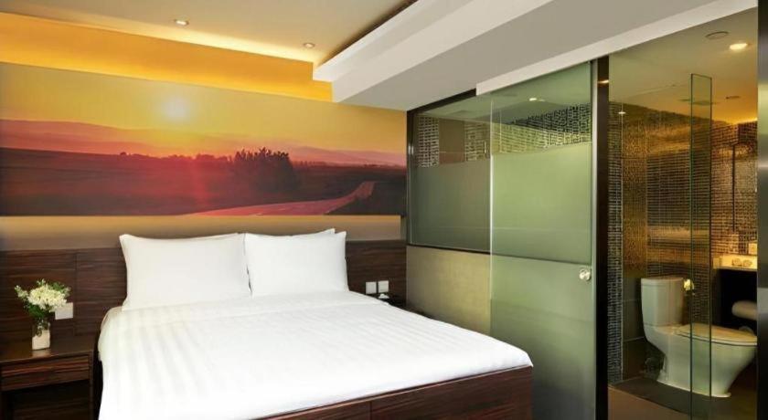 J Link Hotel 3*