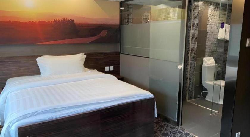 J Link Hotel