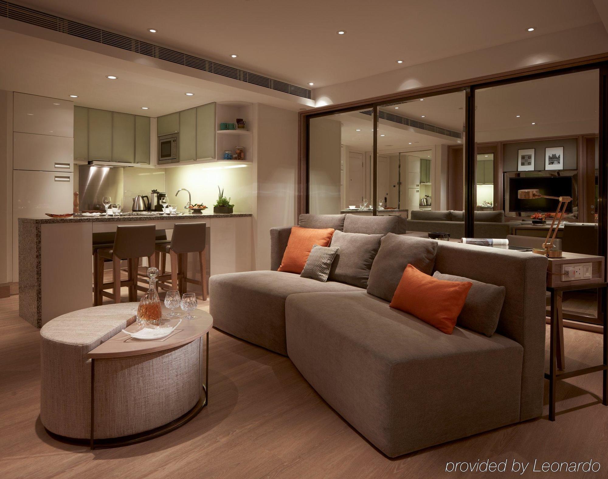 Hotel Lanson Place Causeway Bay, 5*