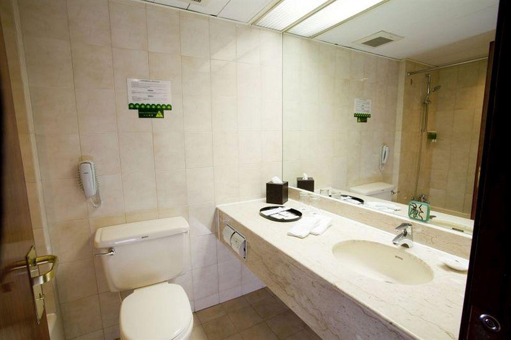 Metropark Kowloon Hotel 4*