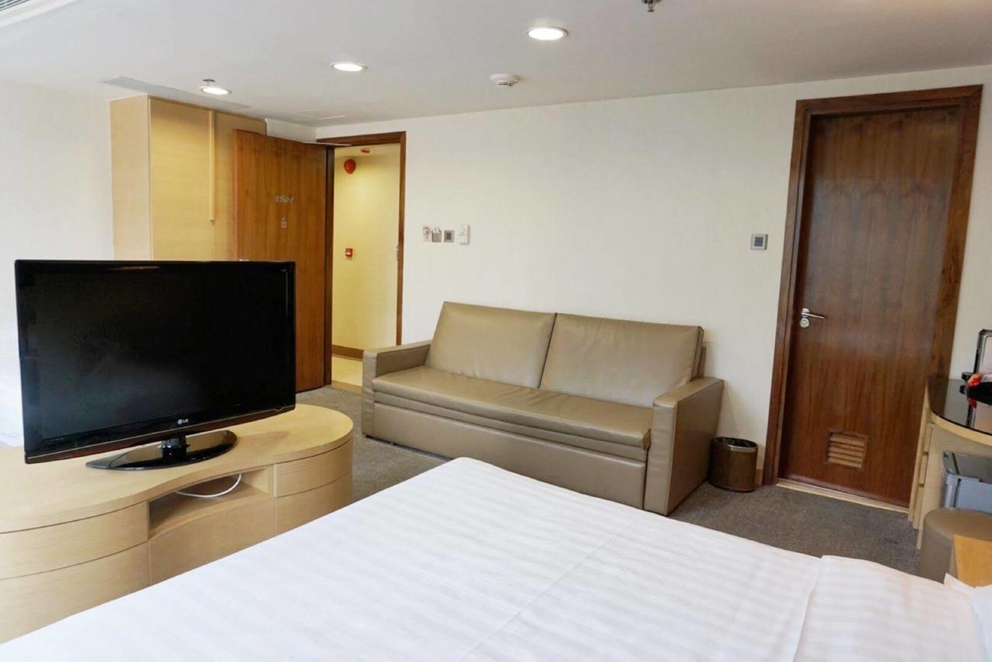 Hotel H1