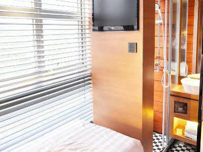 Hotel Bluejay Residences