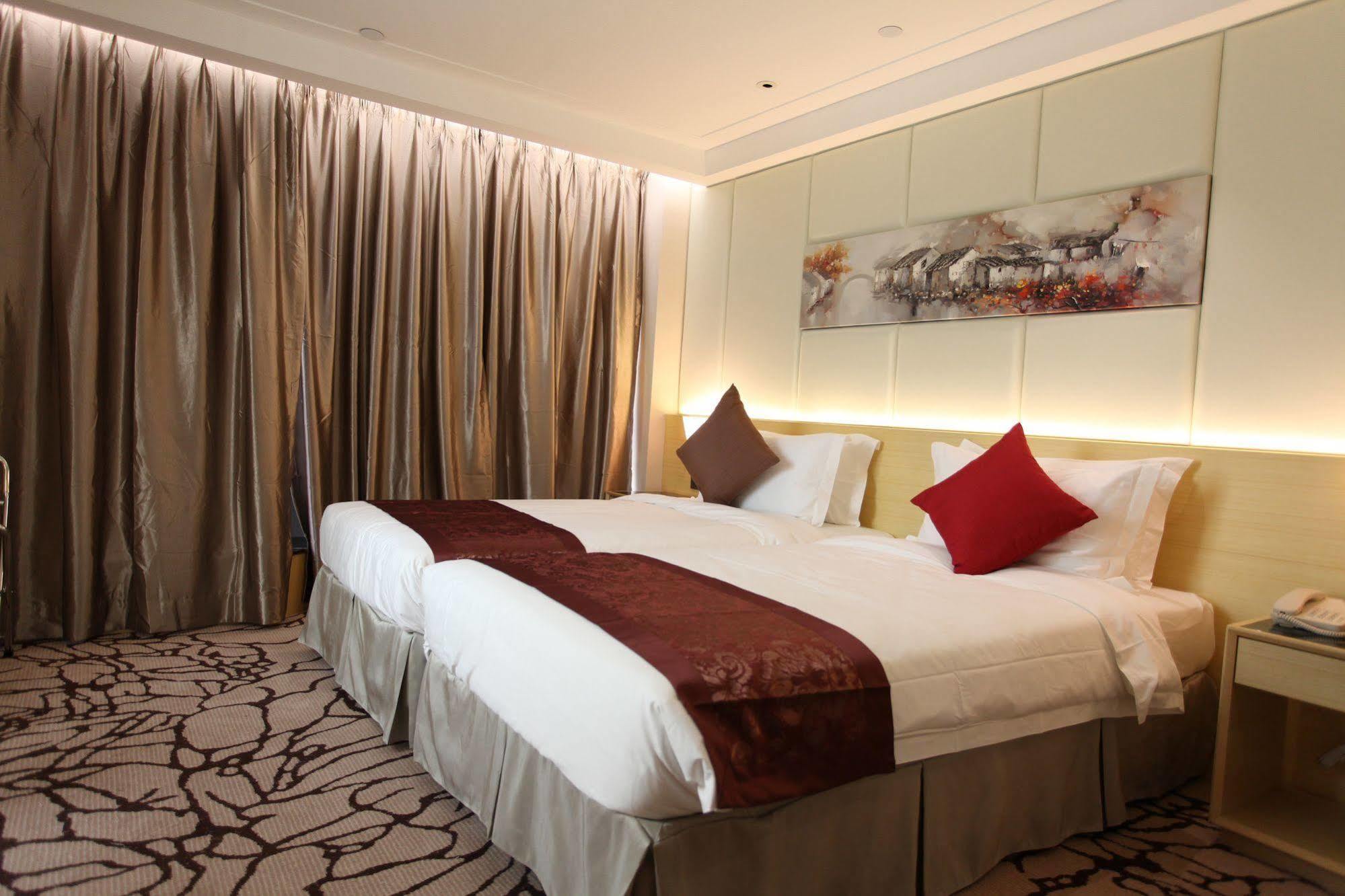 Hotel Eco Tree 4*