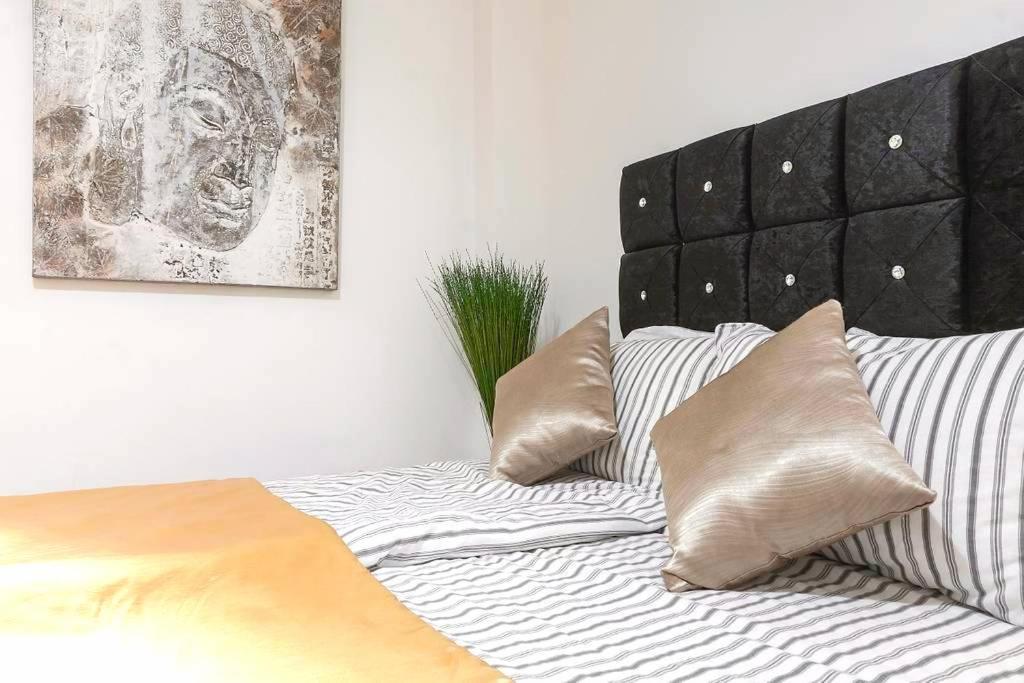 The Gallery 3 Bedroom 2 Bathroom Apt Apartment