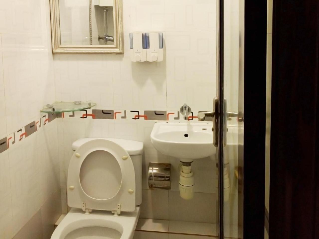 First & Reception At 10th F, Block E