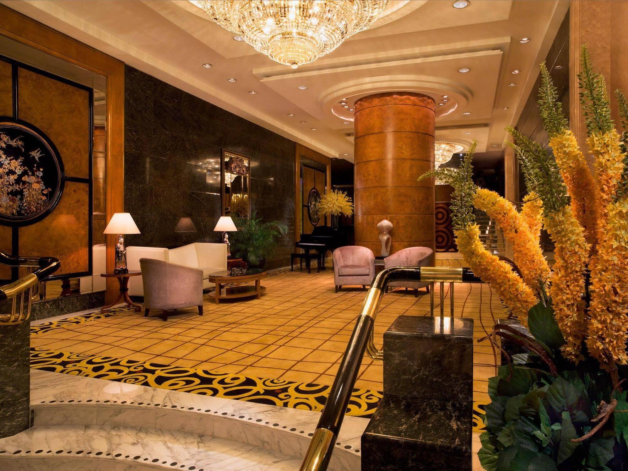 The Royal Pacific & Towers Hotel