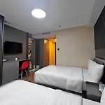 Hennessy Hotel